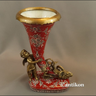 Róg obfitości w barokowym stylu 