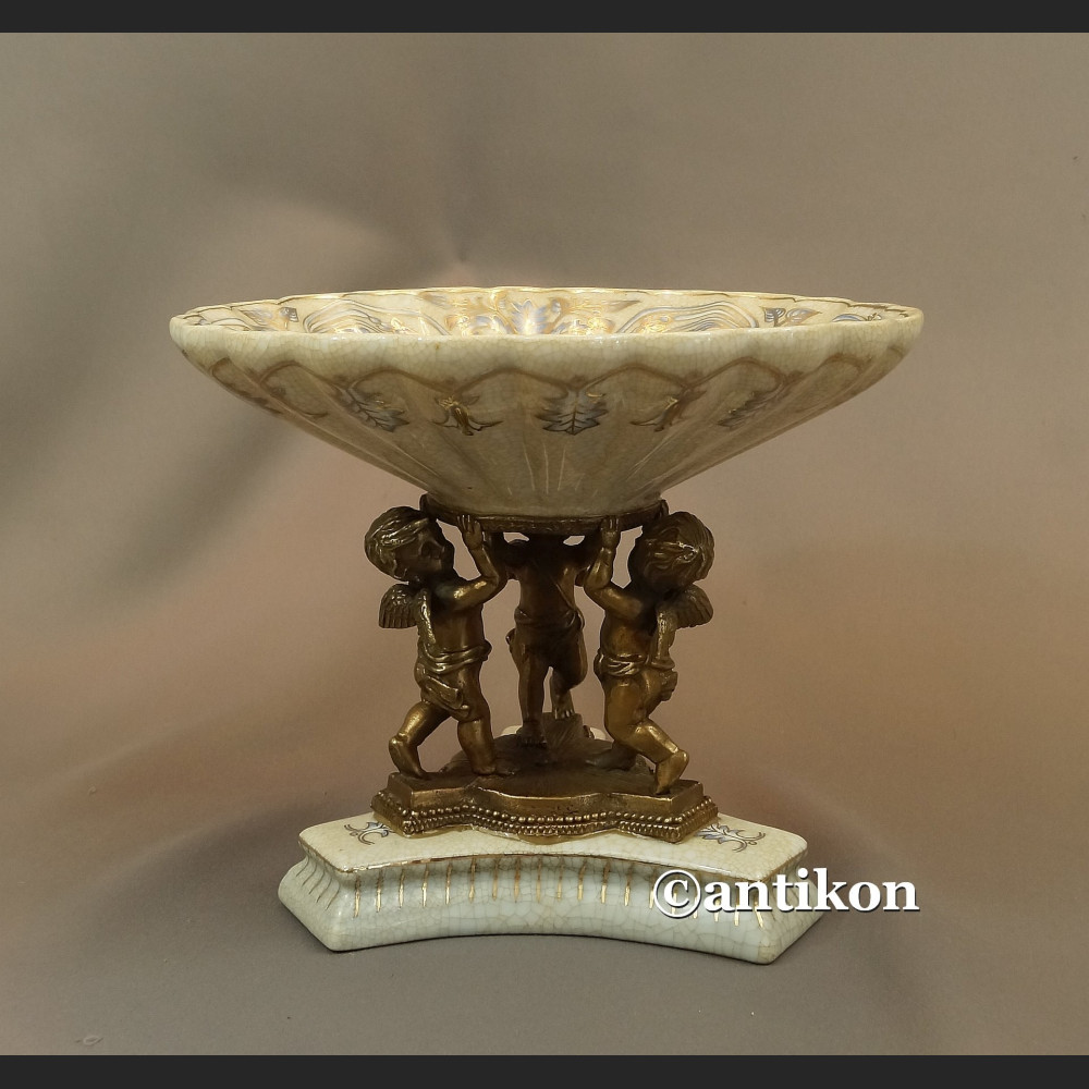 Patera z aniołami porcelana okuta brązem Patera z aniołami porcelana okuta brązem
