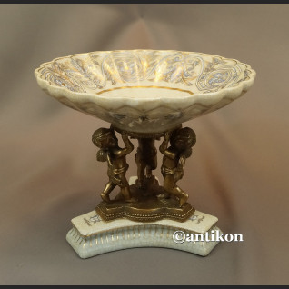 Patera z aniołami porcelana okuta brązem Patera z aniołami porcelana okuta brązem