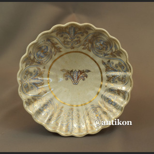 Patera z aniołami porcelana okuta brązem Patera z aniołami porcelana okuta brązem