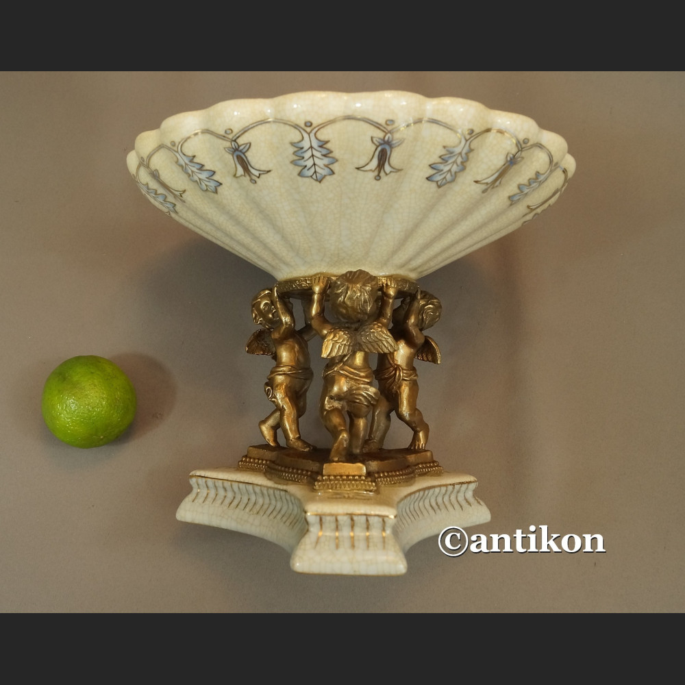 Patera z aniołami porcelana okuta brązem Patera z aniołami porcelana okuta brązem