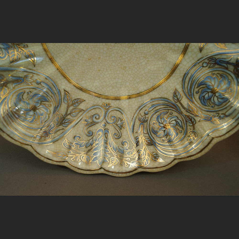 Patera z aniołami porcelana okuta brązem Patera z aniołami porcelana okuta brązem