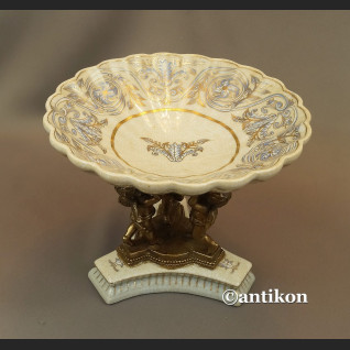 Patera z aniołami porcelana okuta brązem Patera z aniołami porcelana okuta brązem