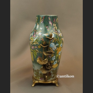 Wazon secesyjny z nenufarami Wazon secesyjny z nenufarami