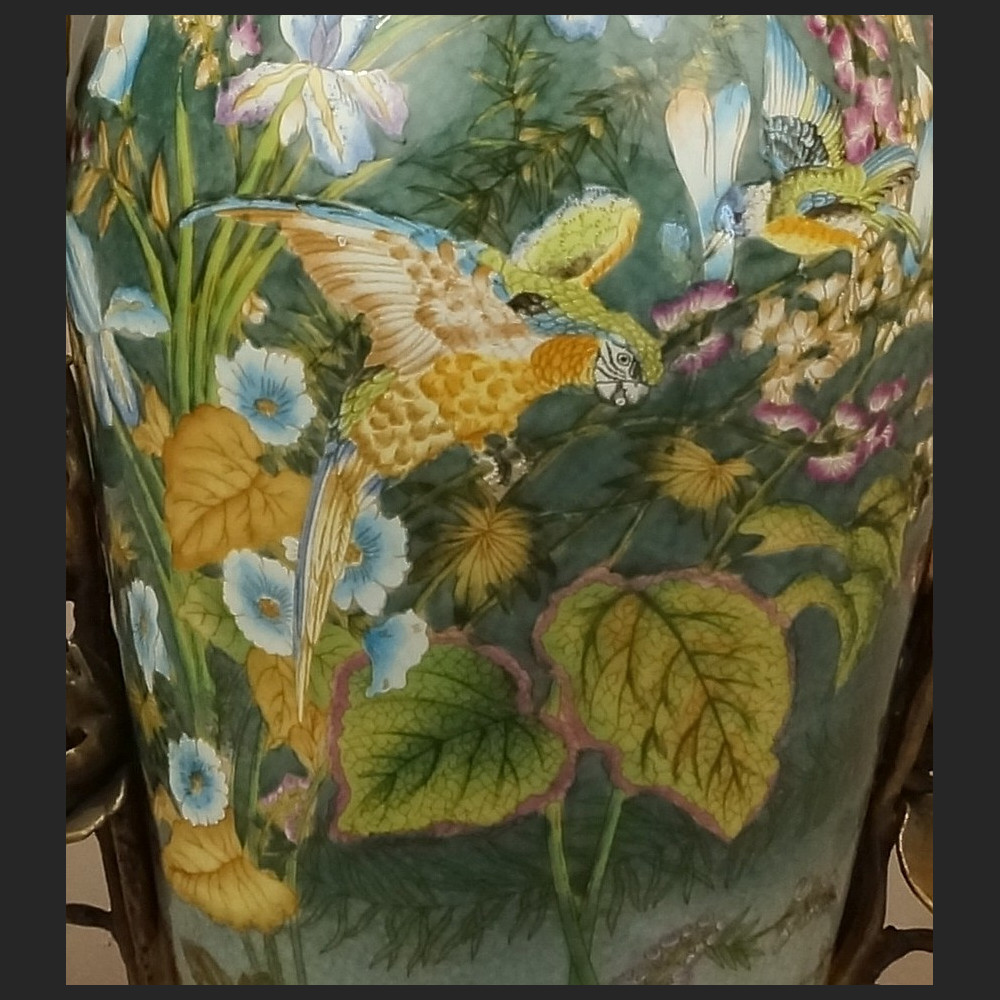 Wazon secesyjny z nenufarami Wazon secesyjny z nenufarami