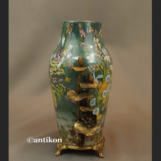 Wazon secesyjny z nenufarami Wazon secesyjny z nenufarami