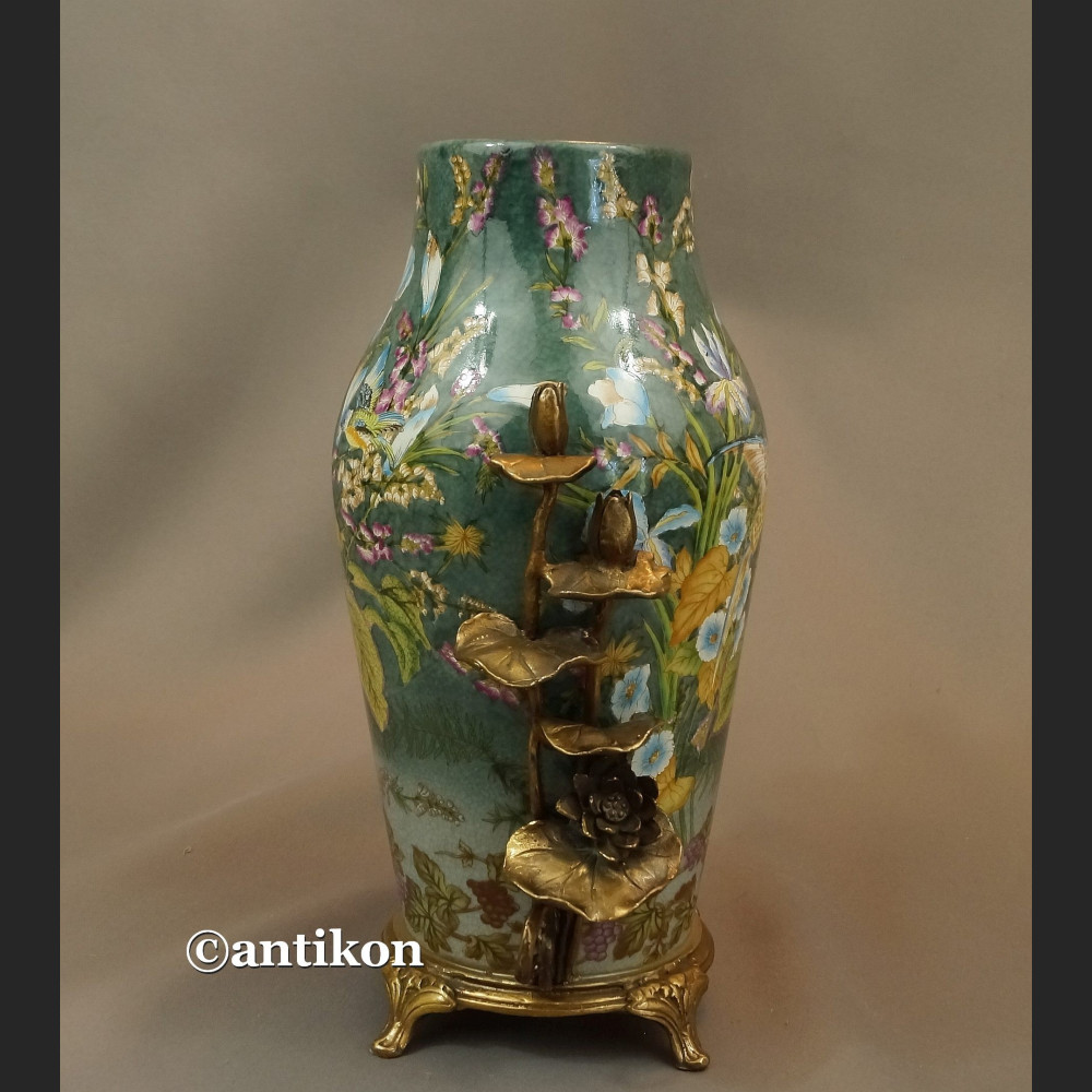 Wazon secesyjny z nenufarami Wazon secesyjny z nenufarami