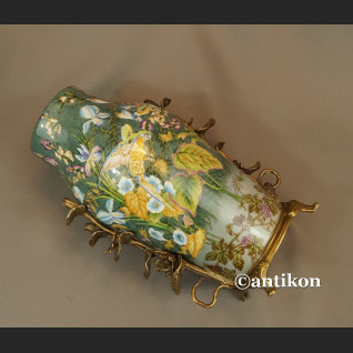 Wazon secesyjny z nenufarami Wazon secesyjny z nenufarami