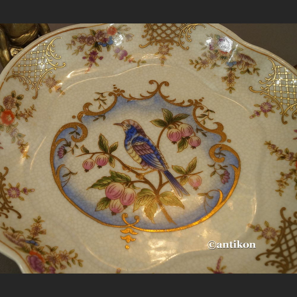 Patera  porcelanowa z aniołami w brązie 