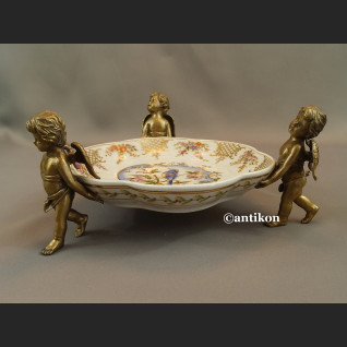 Patera  porcelanowa z aniołami w brązie 