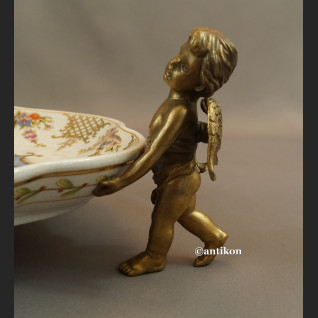 Patera  porcelanowa z aniołami w brązie 