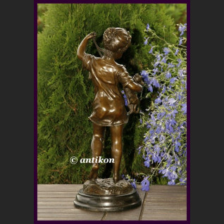 Rzeźba z brązu piękna dziewczynka i kot 