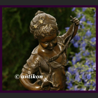 Rzeźba z brązu piękna dziewczynka i kot 