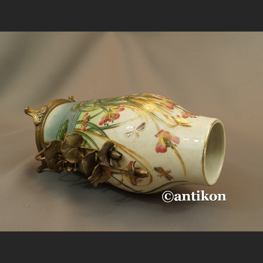 Wazon z nenufarami porcelana z brązem  Wazon z nenufarami porcelana z brązem