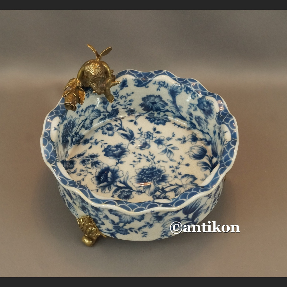 Patera wzór cebulowy z aniołkiem w brązie  Patera wzór cebulowy z aniołkiem w brązie