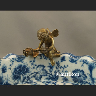 Patera wzór cebulowy z aniołkiem w brązie  Patera wzór cebulowy z aniołkiem w brązie