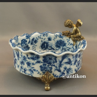 Patera wzór cebulowy z aniołkiem w brązie  Patera wzór cebulowy z aniołkiem w brązie