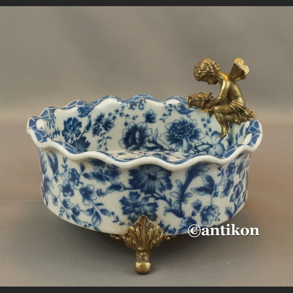 Patera wzór cebulowy z aniołkiem w brązie  Patera wzór cebulowy z aniołkiem w brązie