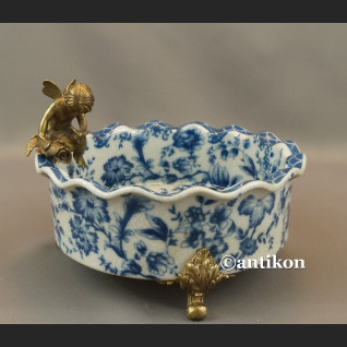 Patera wzór cebulowy z aniołkiem w brązie  Patera wzór cebulowy z aniołkiem w brązie