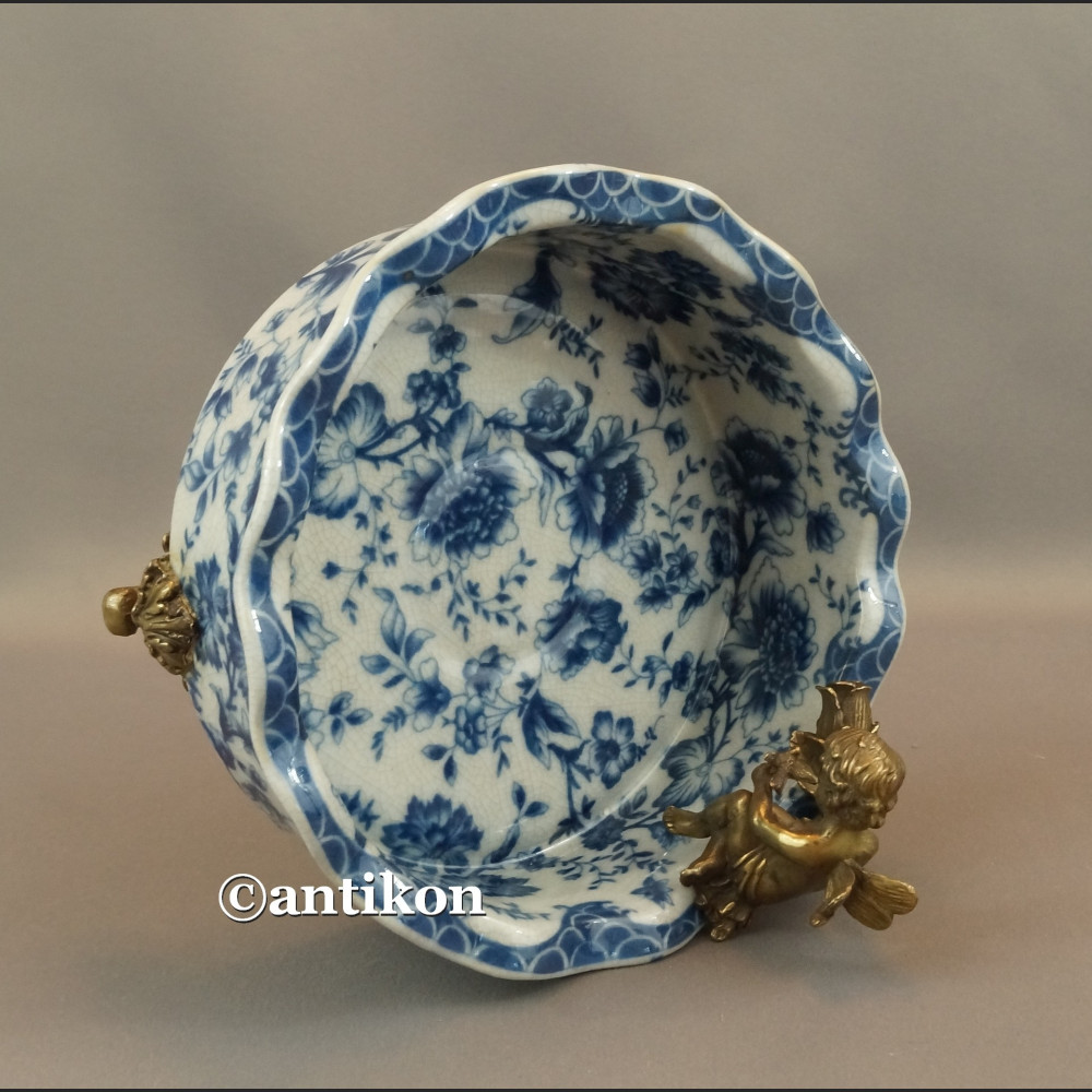 Patera wzór cebulowy z aniołkiem w brązie  Patera wzór cebulowy z aniołkiem w brązie