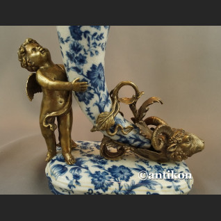 Róg obfitości z amorem wzór cebulowy kobalt  Róg obfitości z amorem wzór cebulowy kobalt