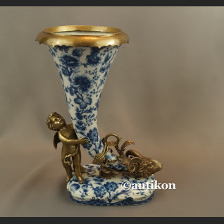 Róg obfitości z amorem wzór cebulowy kobalt  Róg obfitości z amorem wzór cebulowy kobalt