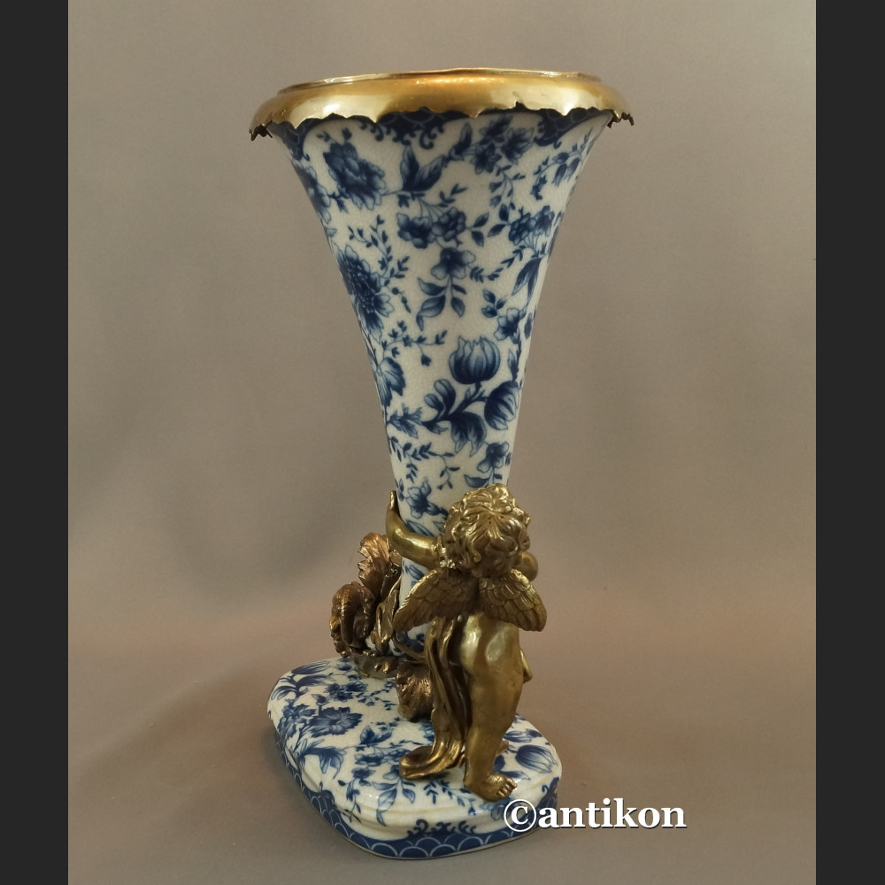 Róg obfitości z amorem wzór cebulowy kobalt  Róg obfitości z amorem wzór cebulowy kobalt