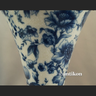 Róg obfitości z amorem wzór cebulowy kobalt  Róg obfitości z amorem wzór cebulowy kobalt