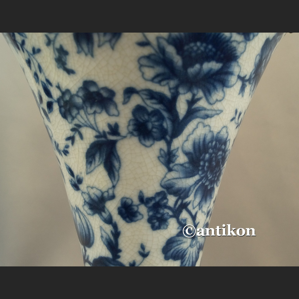 Róg obfitości z amorem wzór cebulowy kobalt  Róg obfitości z amorem wzór cebulowy kobalt