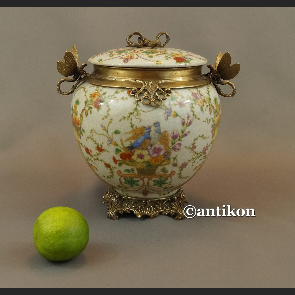 Porcelanowa szkatuła z ważkami 