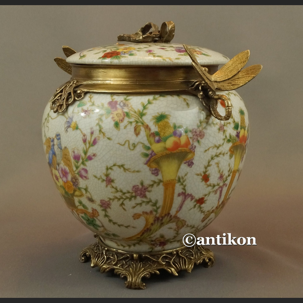 Porcelanowa szkatuła z ważkami 