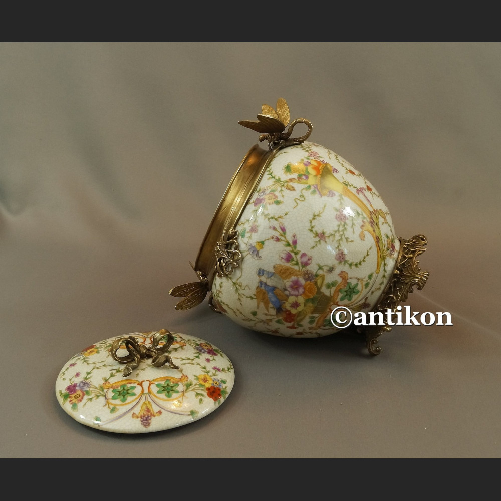 Porcelanowa szkatuła z ważkami 