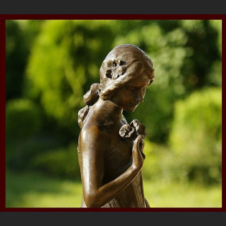 Duża rzeźba dziewczyna z kwiatkami posąg Duża rzeźba dziewczyna z kwiatkami posąg