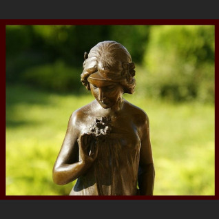 Duża rzeźba dziewczyna z kwiatkami posąg Duża rzeźba dziewczyna z kwiatkami posąg