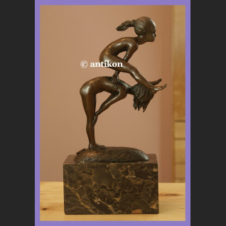 Rzeźba dwie gimnastyczki figurka sportowa