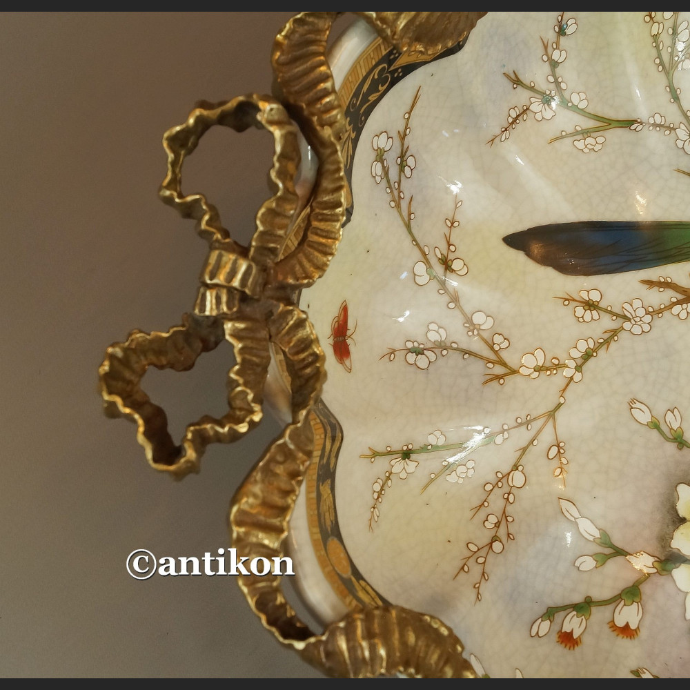 Patera porcelanowa z jaskółkami Patera porcelanowa z jaskółkami