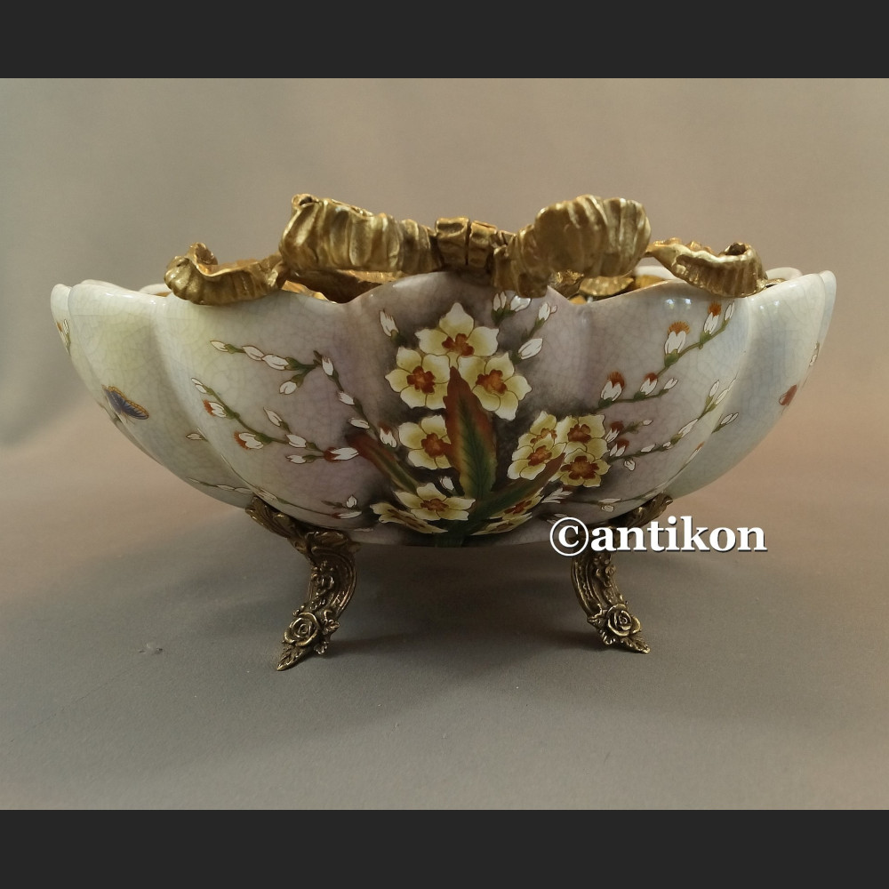 Patera porcelanowa z jaskółkami Patera porcelanowa z jaskółkami