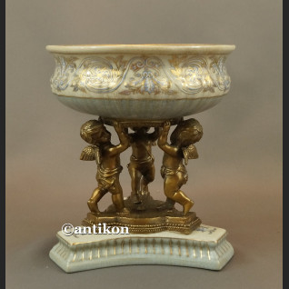 Patera porcelanowa z aniołami w barokowym 
