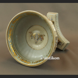 Patera porcelanowa z aniołami w barokowym 