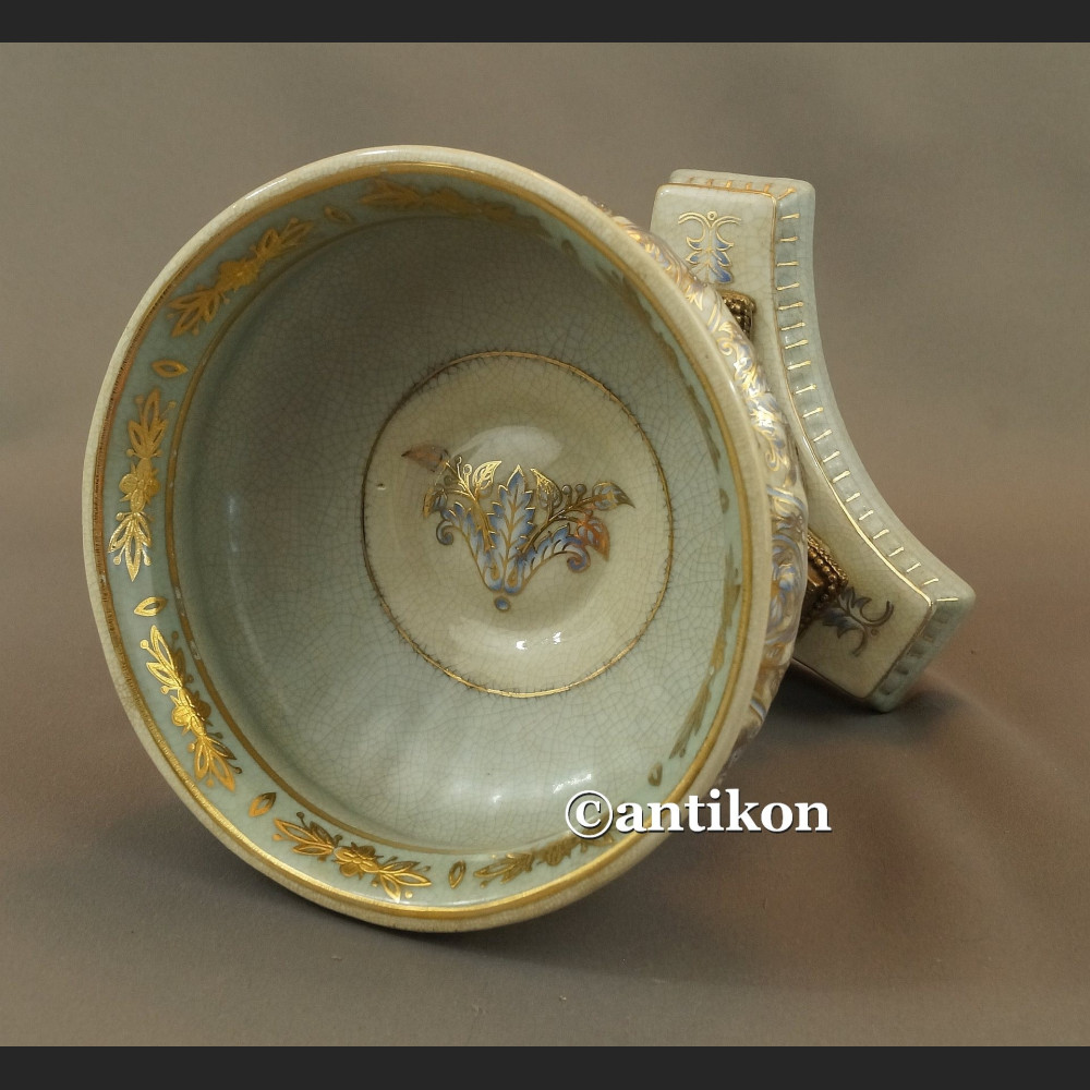 Patera porcelanowa z aniołami w barokowym 