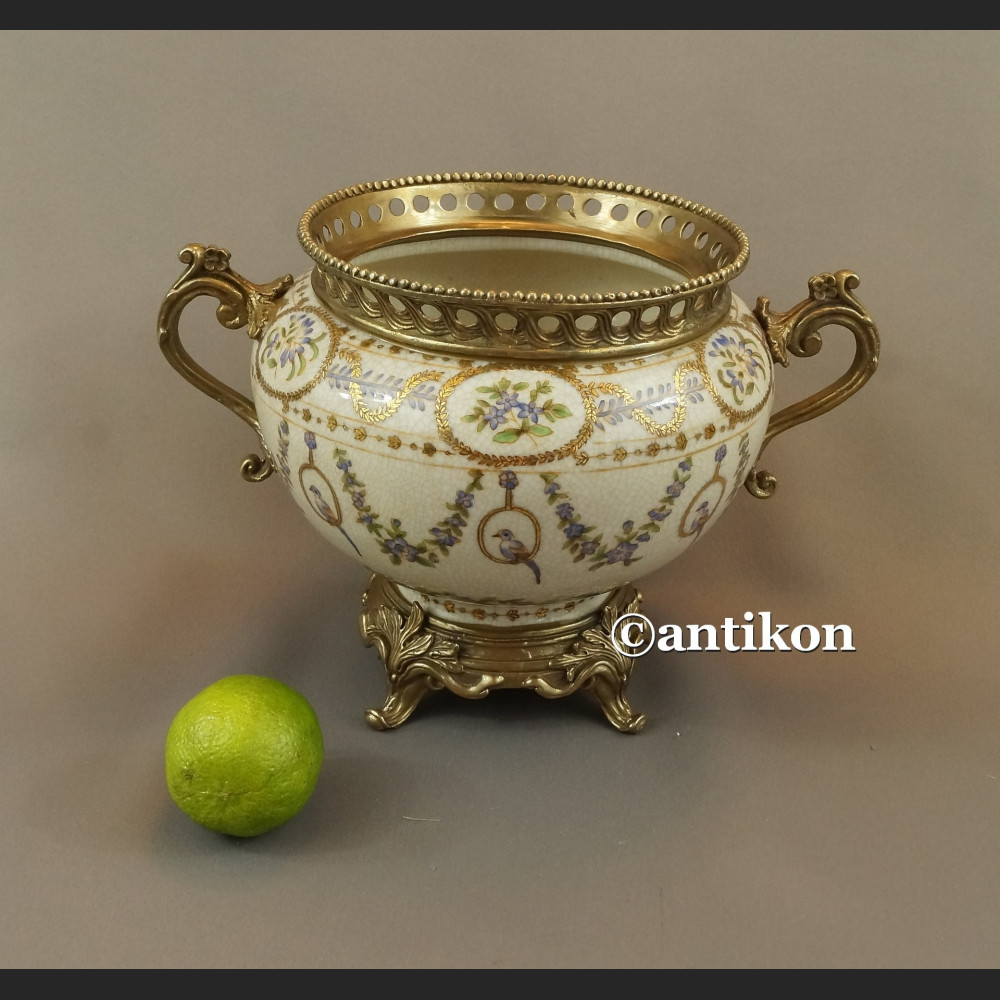 Żardiniera z brązem duża donica z papużkami Żardiniera z brązem duża donica z papużkami