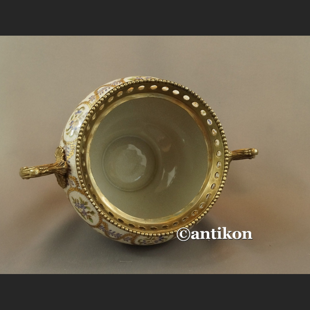 Żardiniera z brązem duża donica z papużkami Żardiniera z brązem duża donica z papużkami