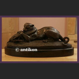 Lew i krokodyl rzeźba walka 