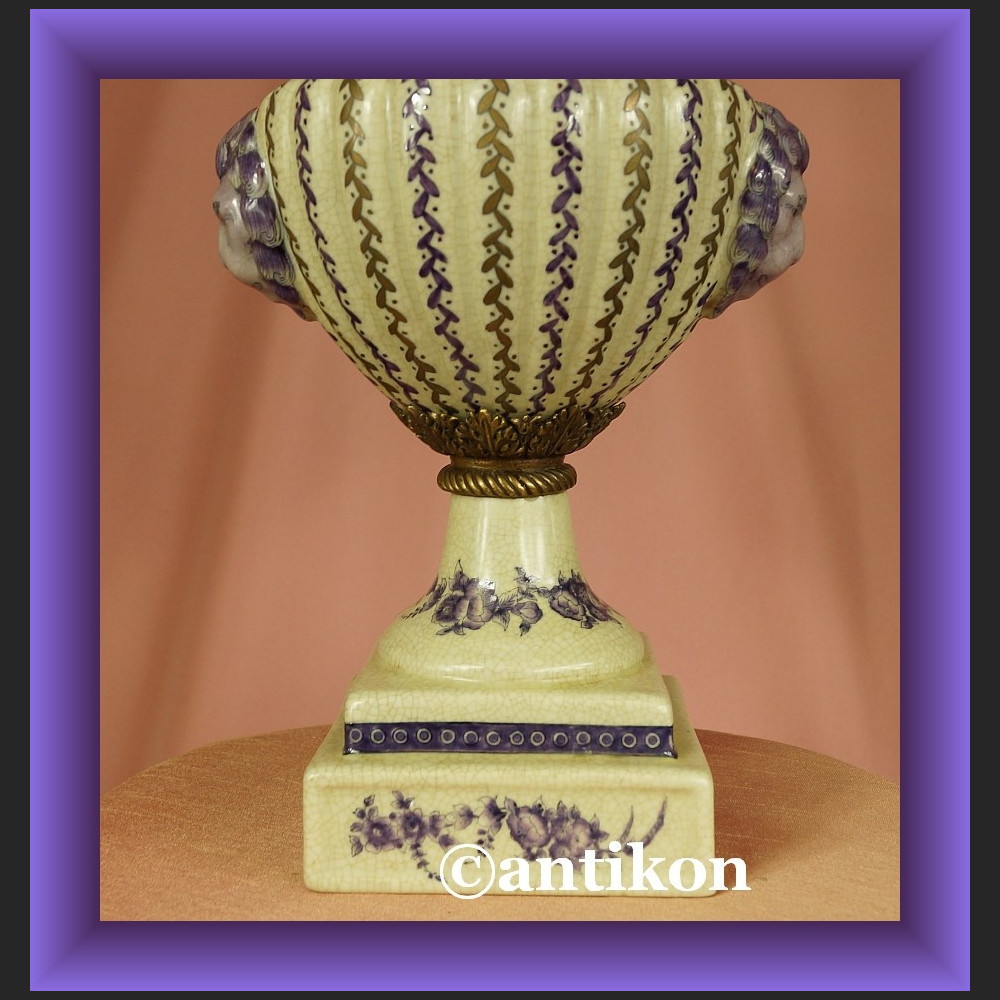 Żardiniera duża donica z lwami Żardiniera duża donica z lwami