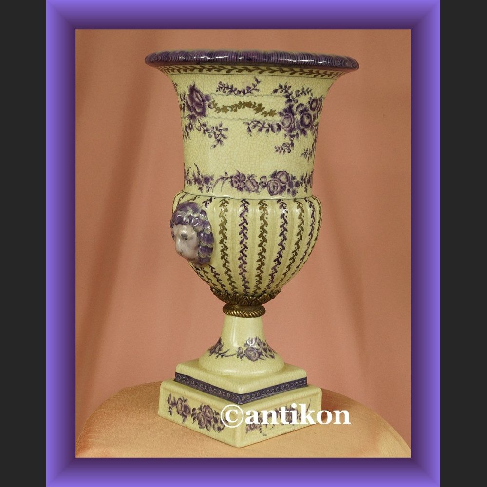 Żardiniera duża donica z lwami Żardiniera duża donica z lwami