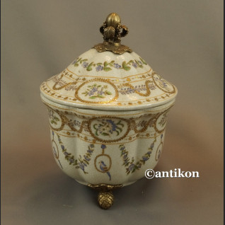 Szkatuła  porcelanowa z papużkami duża bomboniera 