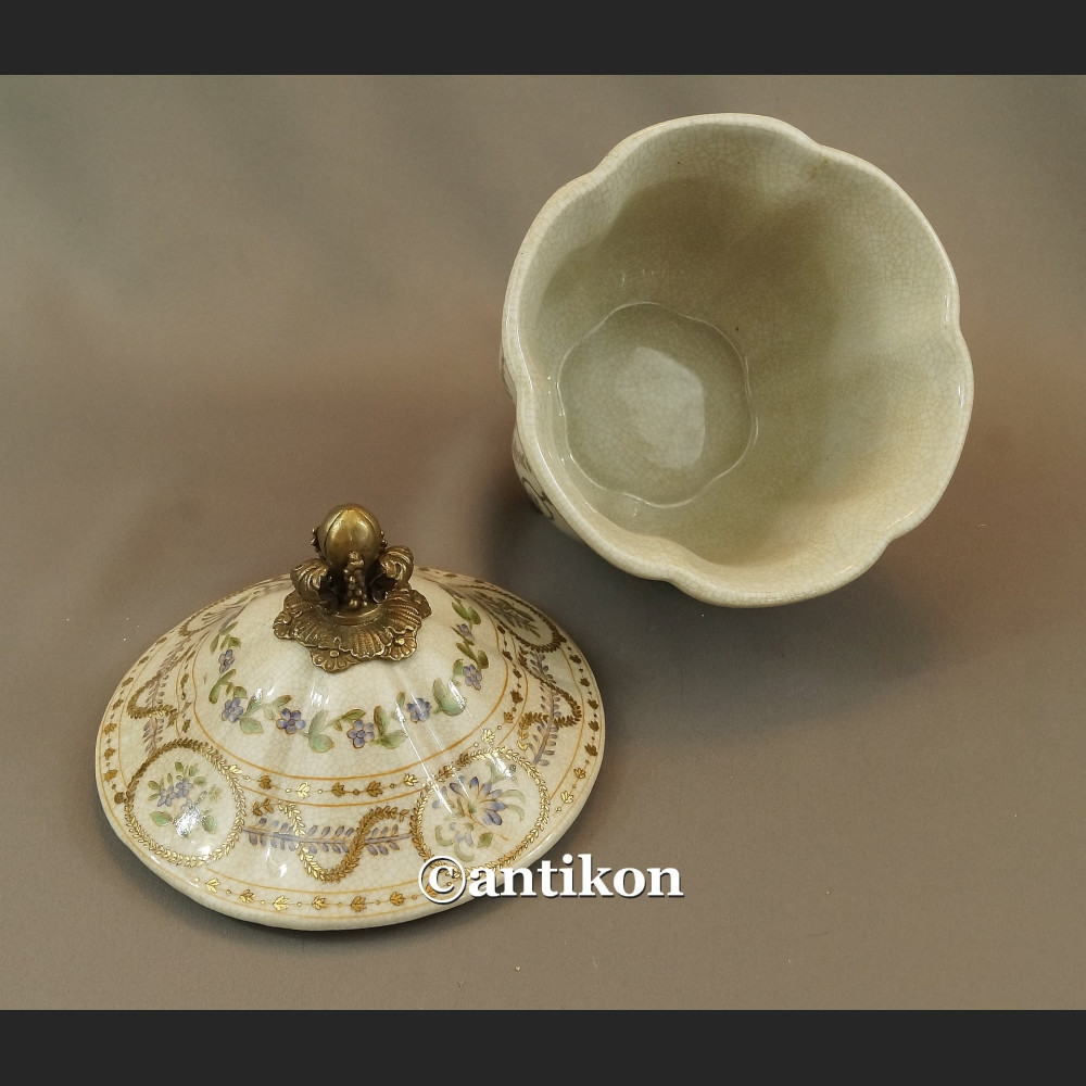 Szkatuła porcelanowa z papużkami duża bomboniera Szkatuła porcelanowa z papużkami duża bomboniera