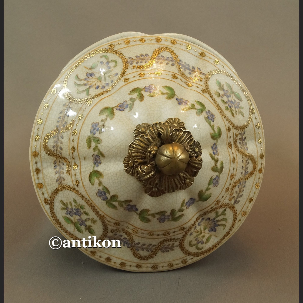 Szkatuła porcelanowa z papużkami duża bomboniera Szkatuła porcelanowa z papużkami duża bomboniera