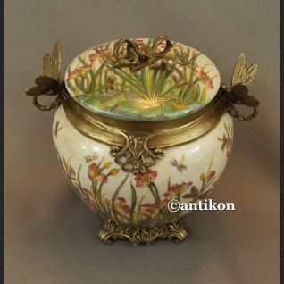 Porcelanowa szkatuła z brązem nenufary i ważki 