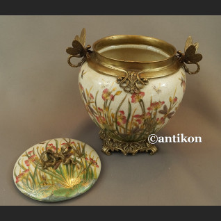 Porcelanowa szkatuła z brązem nenufary i ważki 